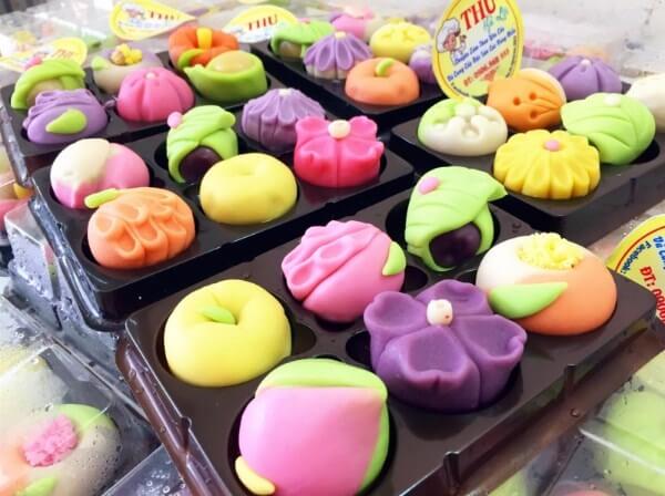 Banh-trung-thu-handmade-tren-thi-truong-voi-nhieu-mau-ma-bat-mat