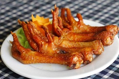 Nguy cơ có thể bị ngộ độc khi ăn chân gà tẩm hóa chất