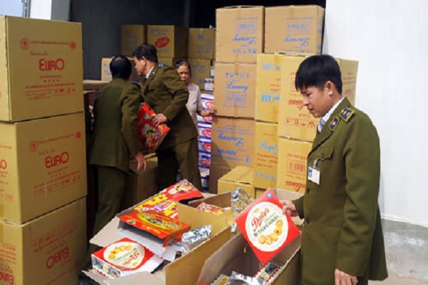 Kiem-tra-phat-hien-banh-keo-nhai.