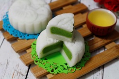 Học cách làm bánh trung thu dẻo nhân trà xanh cực đơn giản và bắt mắt 