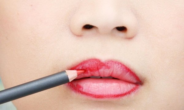 Cách đánh son đẹp, mịn, không bị lem Cách đánh son đẹp, mịn, không bị lem