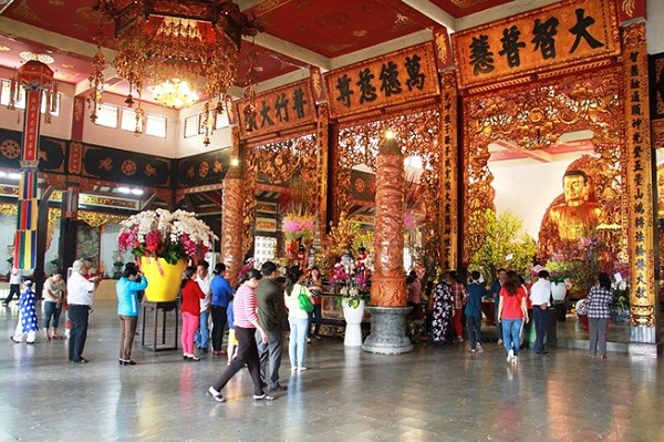 “Bắt vía” những chiêu lừa đảo khi đi lễ chùa đầu năm “Bắt vía” những chiêu lừa đảo khi đi lễ chùa đầu năm