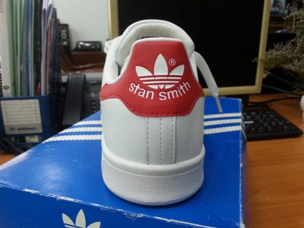 Nhận biết giày Adidas thật giả qua 8 dấu hiệu nhận biết