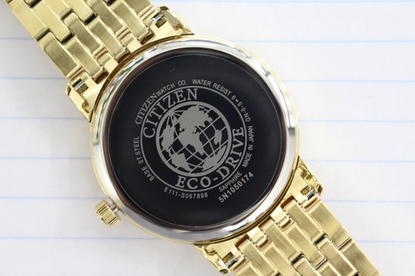 Nhận biết qua mặt đồng hồ