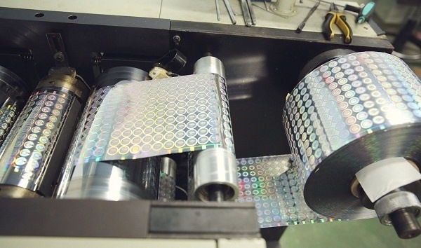 Đặc điểm và ứng dụng của tem hologram